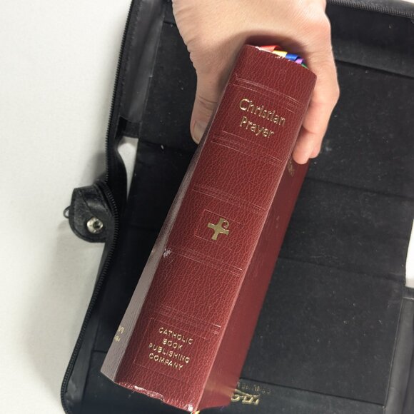 Christian Prayer book in black leather cover, vintage leather bible sleeve - Picture 2 of 13